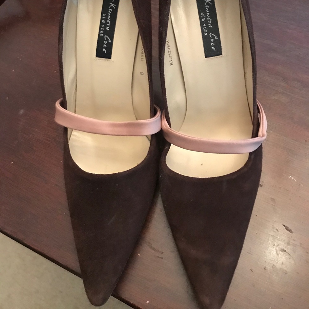 Kenneth Cole brown suede pumps